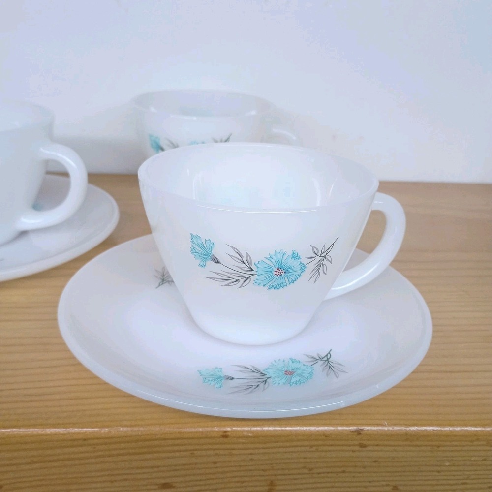 Vintage Fire King Bonnie Blue Carnation 5 Flower Teacup Cups‎ & 3 Saucers - Picture 2 of 15